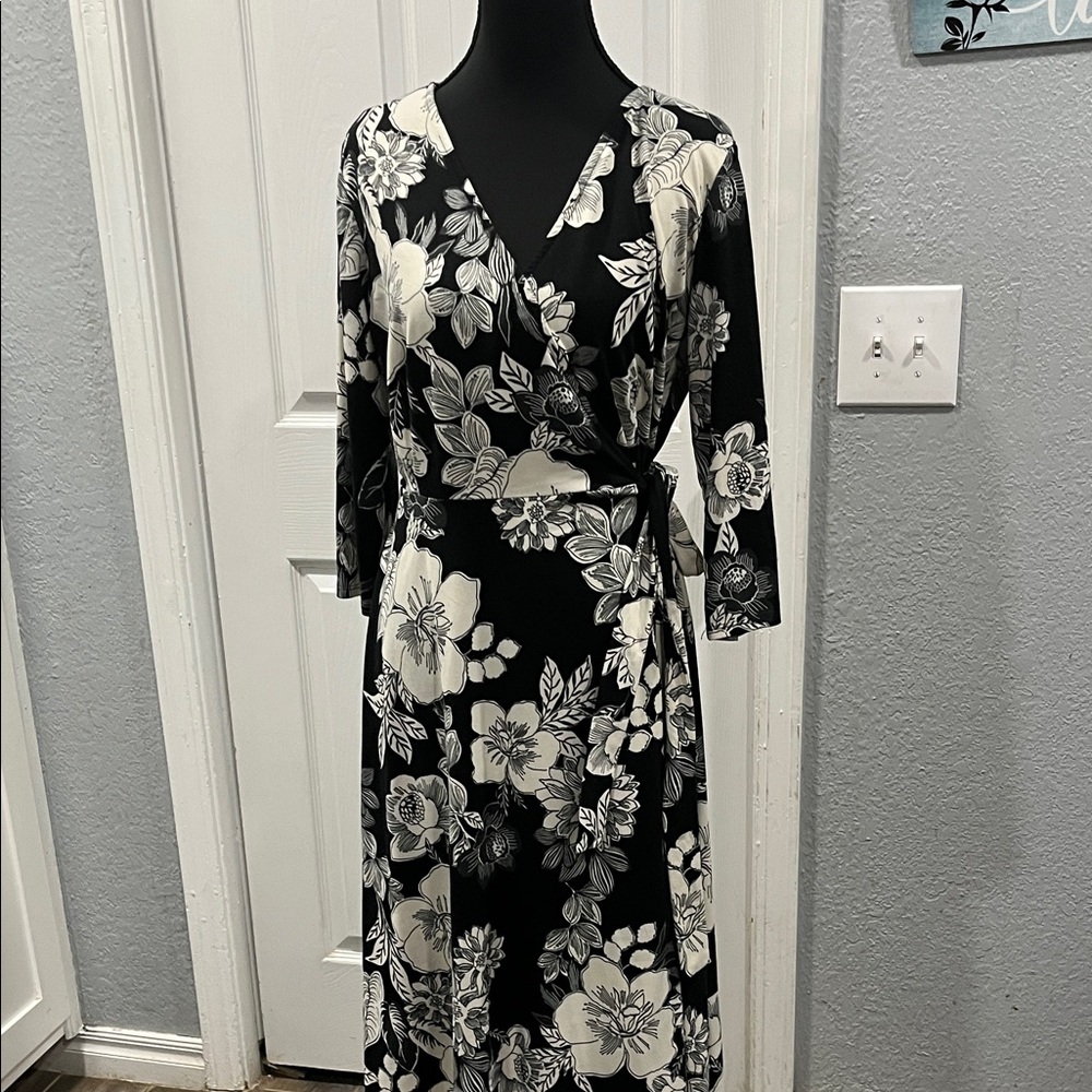 Gilli Monochrome Floral Long Sleeve Dress